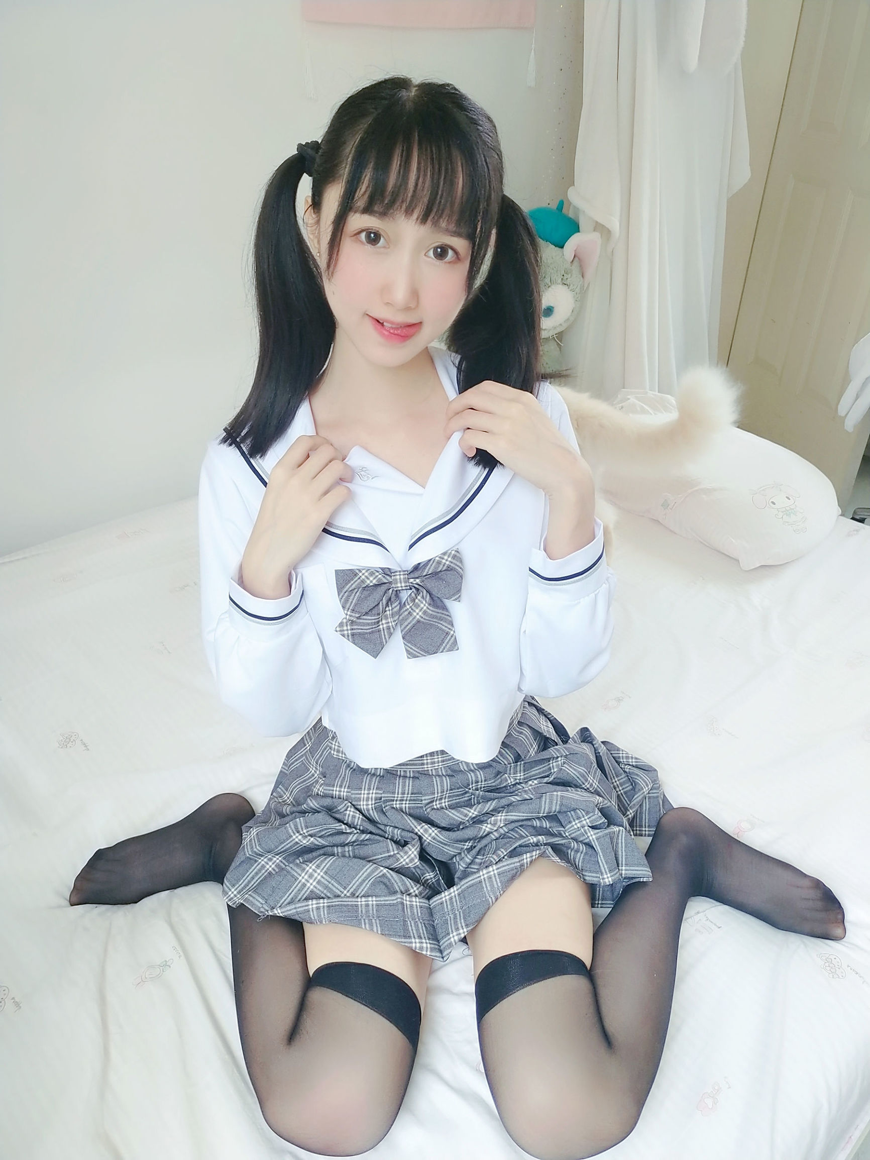 [COS福利]萌系小姐姐木绵绵OwO灰格子JK插图8